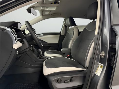 New 2025 Volkswagen Taos SE image 16