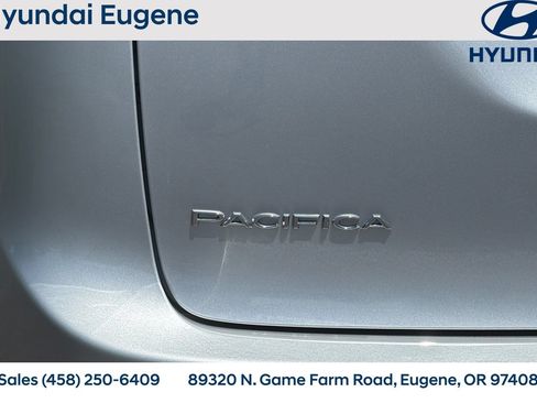 Used 2023 Chrysler Pacifica Touring-L FWD image 35