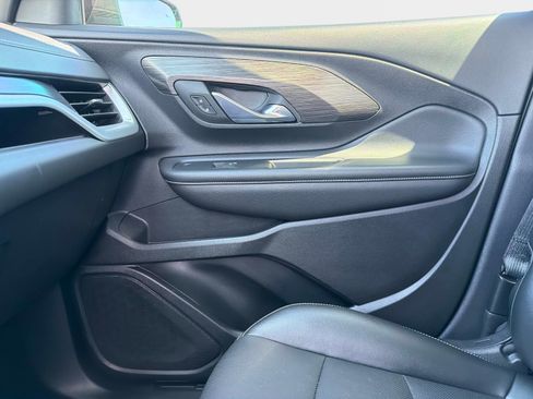 Used 2023 GMC Terrain SLT w/ Tech Package FWD image 22