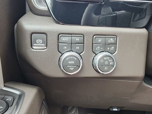 New 2026 GMC Sierra 1500 SLT w/ SLT Premium Plus Package AWD/4WD image 19