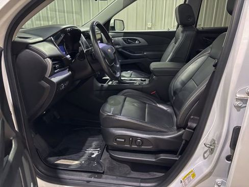 Used 2020 Chevrolet Traverse LT w/ LPO, Midnight Edition image 12