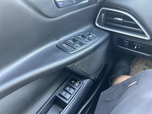 Used 2017 Jaguar XE Premium RWD image 19