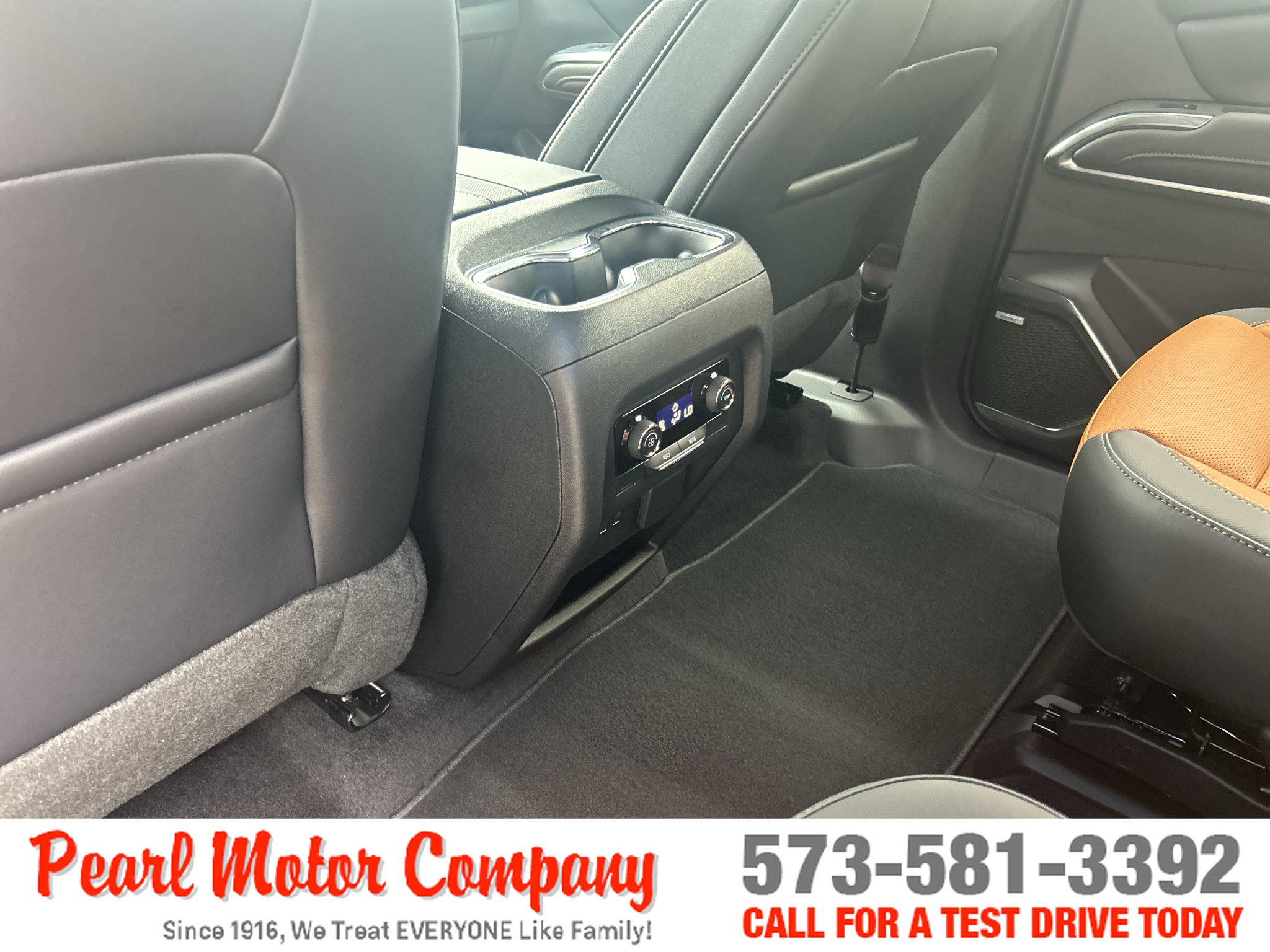 New 2027 Chevrolet Traverse Z71 w/ Enhanced Driving Package AWD/4WD image 23