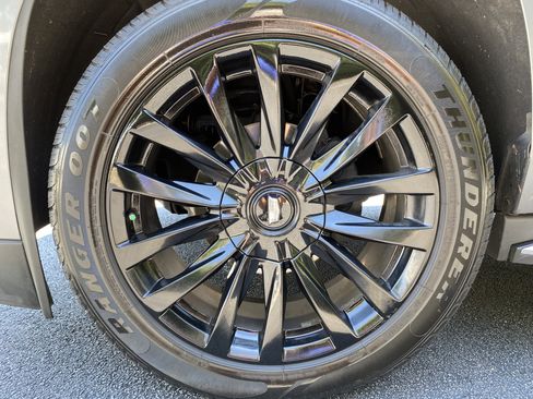 Used 2020 Cadillac Escalade Luxury AWD/4WD image 41