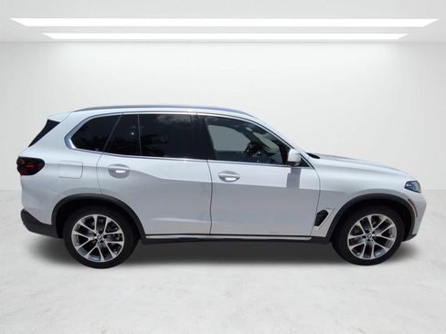 New 2026 BMW X5 xDrive40i w/ Premium Package AWD/4WD image 3