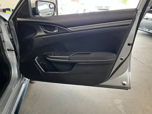 Used 2018 Honda Civic Sport image 12