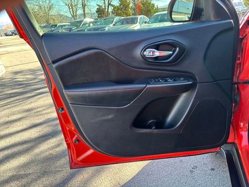 Used 2021 Jeep Cherokee Trailhawk w/ Comfort/Convenience Group image 11