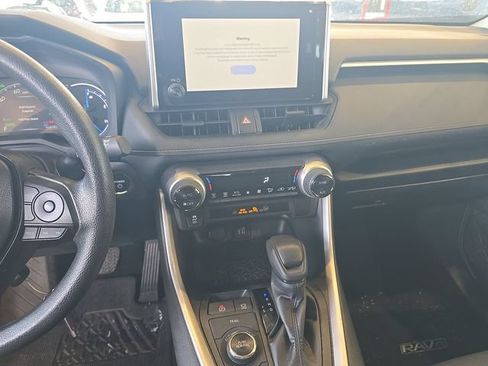 Used 2025 Toyota RAV4 XLE AWD/4WD image 10