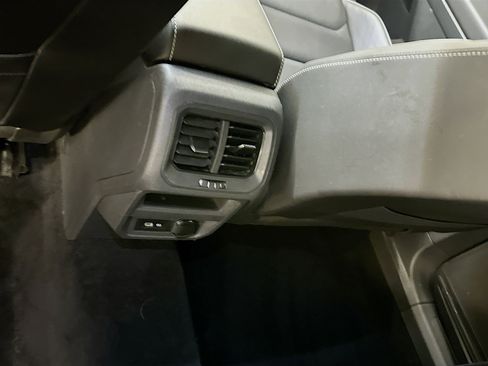 Used 2021 Volkswagen Tiguan SEL Premium R-Line image 29