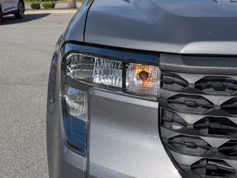 New 2025 Ford Maverick XL image 10