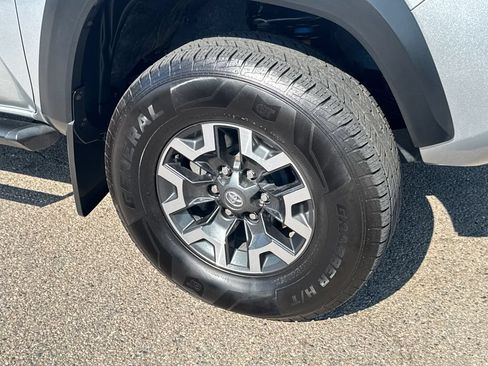 Used 2022 Toyota Tacoma TRD Off-Road AWD/4WD image 43