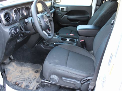 Used 2023 Jeep Gladiator Sport image 14