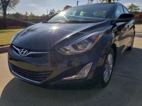 Used 2014 Hyundai Elantra SE w/ Option Group 02 FWD image 1