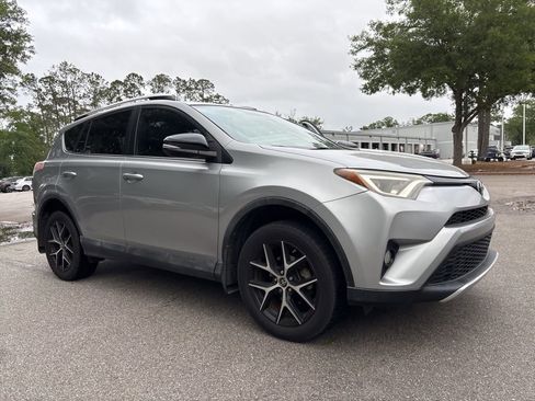 Used 2016 Toyota RAV4 SE image 1