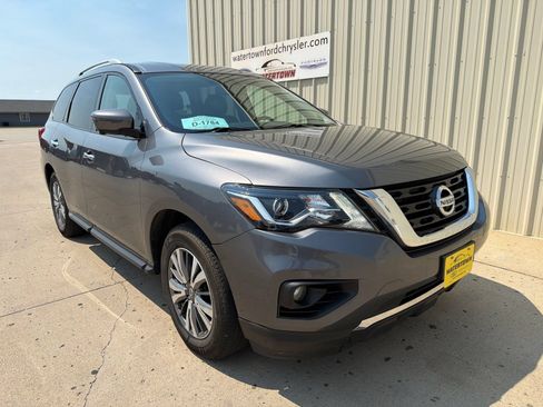 Used 2020 Nissan Pathfinder SL AWD/4WD image 2