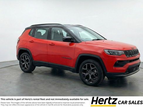 Used 2025 Jeep Compass Limited image 1