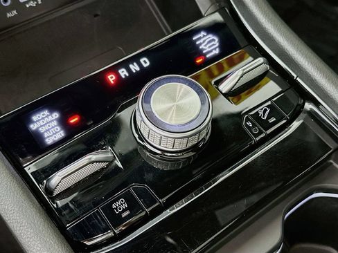 Certified 2023 Jeep Grand Cherokee Overland w/ Luxury Tech Group IV AWD/4WD image 27
