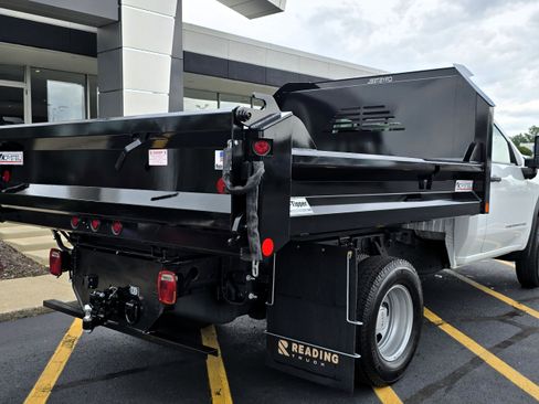 New 2025 GMC Sierra 3500 Pro w/ Convenience Package image 7