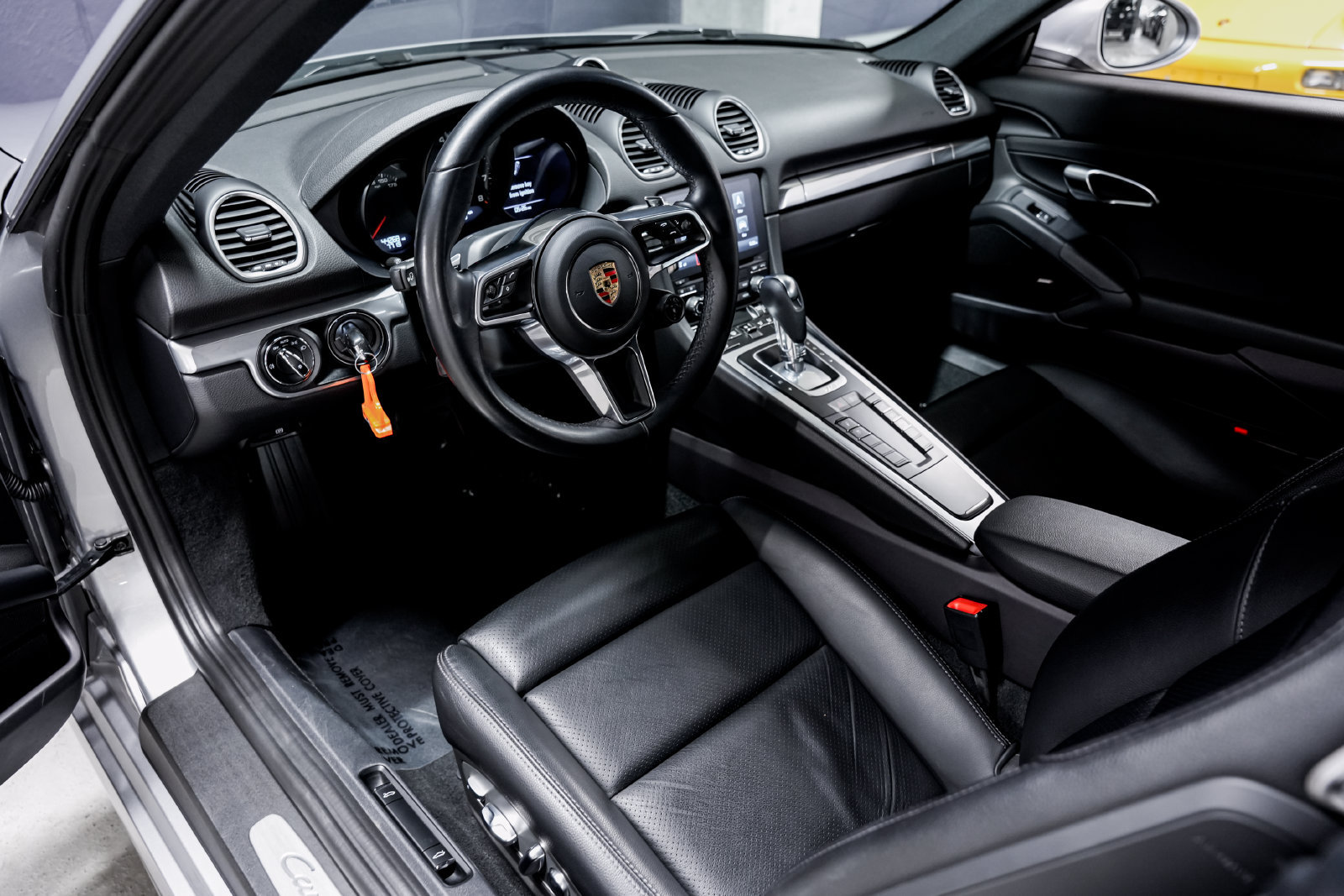 Used 2024 Porsche 718 Cayman RWD image 9