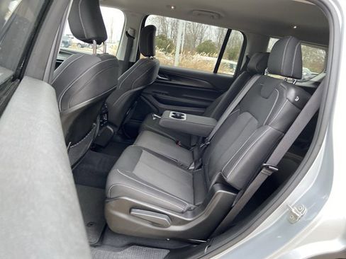 Used 2023 Jeep Grand Cherokee L Laredo image 15