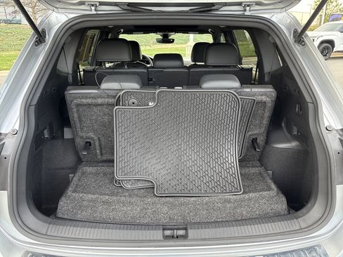 Used 2023 Volkswagen Tiguan SE R-Line image 34