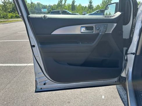 Used 2013 Lincoln MKX FWD image 13