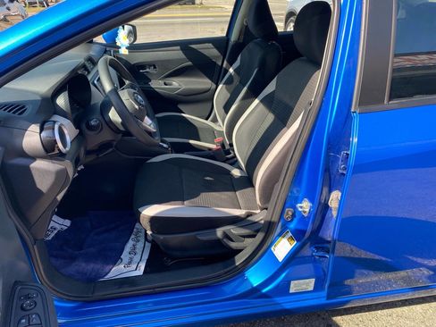 Used 2021 Nissan Versa SV image 11