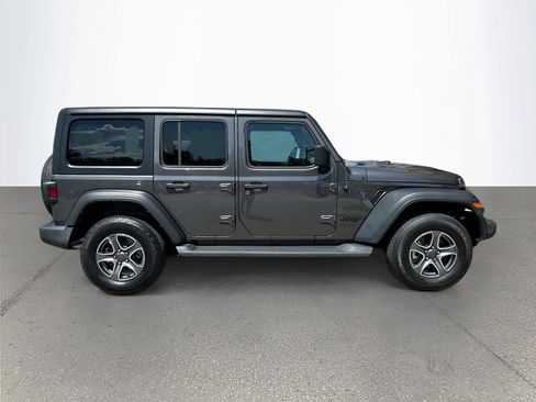 Used 2022 Jeep Wrangler Unlimited Sport AWD/4WD image 3