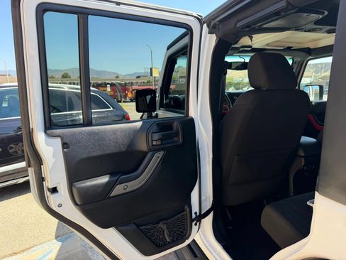 Used 2015 Jeep Wrangler Unlimited Sport w/ Quick Order Package 24S AWD/4WD image 16
