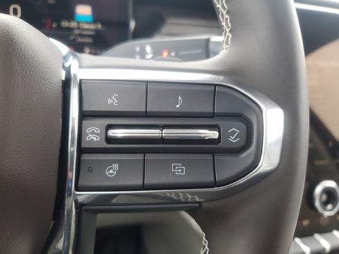 Used 2025 GMC Acadia Denali w/ Super Cruise Package image 20