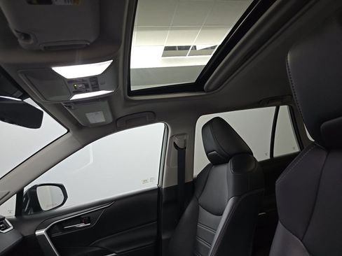Used 2022 Toyota RAV4 XLE Premium FWD image 14