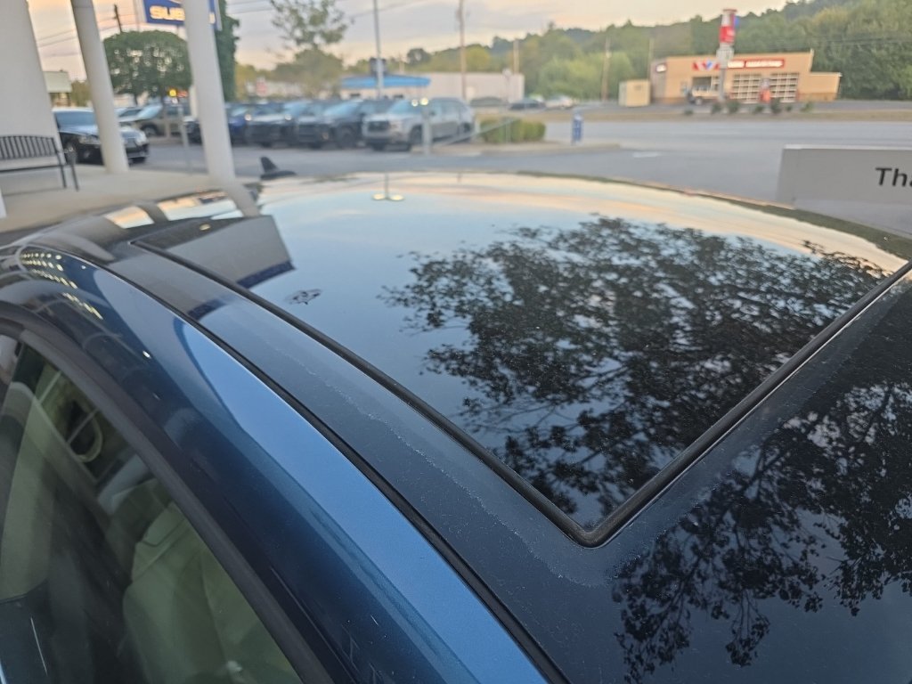 Used 2019 Volkswagen Beetle 2.0T SE FWD image 4