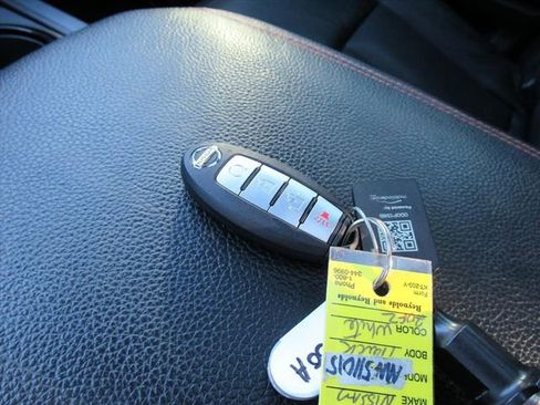 Used 2021 Nissan Titan PRO-4X w/ Pro-4x Convenience Package image 32