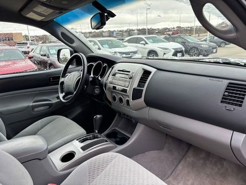 Used 2011 Toyota Tacoma PreRunner w/ SR5 Pkg #2 image 17