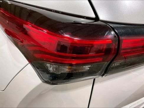 Used 2022 Toyota Highlander Limited AWD/4WD image 33