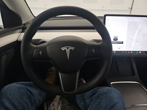 Used 2025 Tesla Model Y Long Range image 4