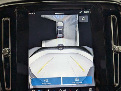 Used 2025 Volvo XC40 B5 Plus w/ Protection Package Premier AWD/4WD image 27