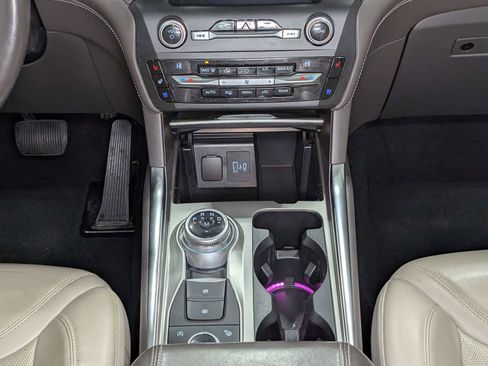 Used 2020 Ford Explorer Platinum w/ Premium Technology Package image 20