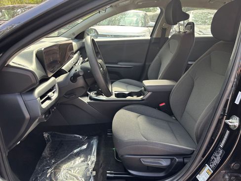 Used 2025 Kia K4 FWD image 27