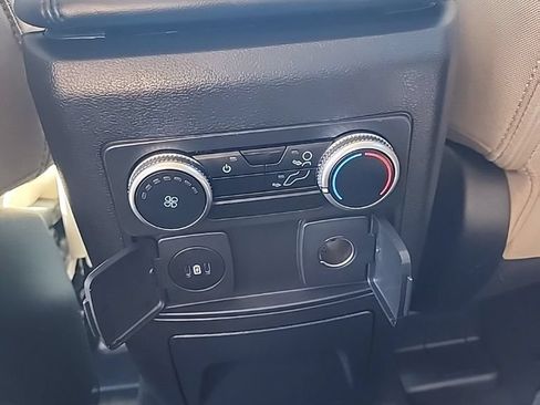 Used 2023 Ford Explorer XLT AWD/4WD image 13