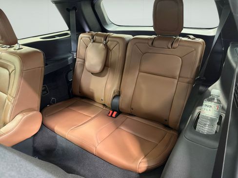 Used 2023 Lincoln Aviator Reserve w/ Elements Package Plus RWD image 12