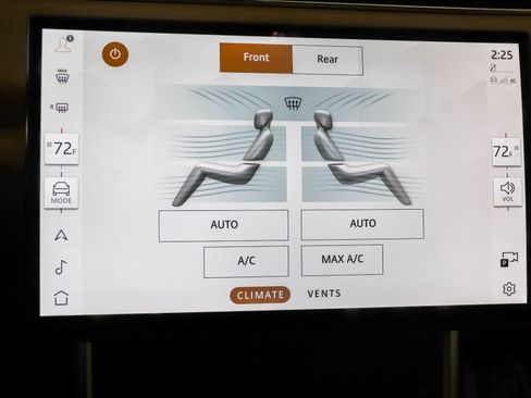 Used 2024 Land Rover Range Rover Long Wheelbase SE image 32