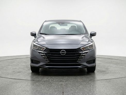 Used 2025 Nissan Versa SV image 2