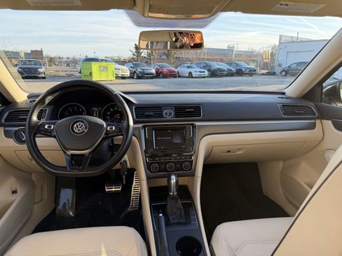 Used 2017 Volkswagen Passat 1.8T R-Line w/ R-Line Lighting Package image 18