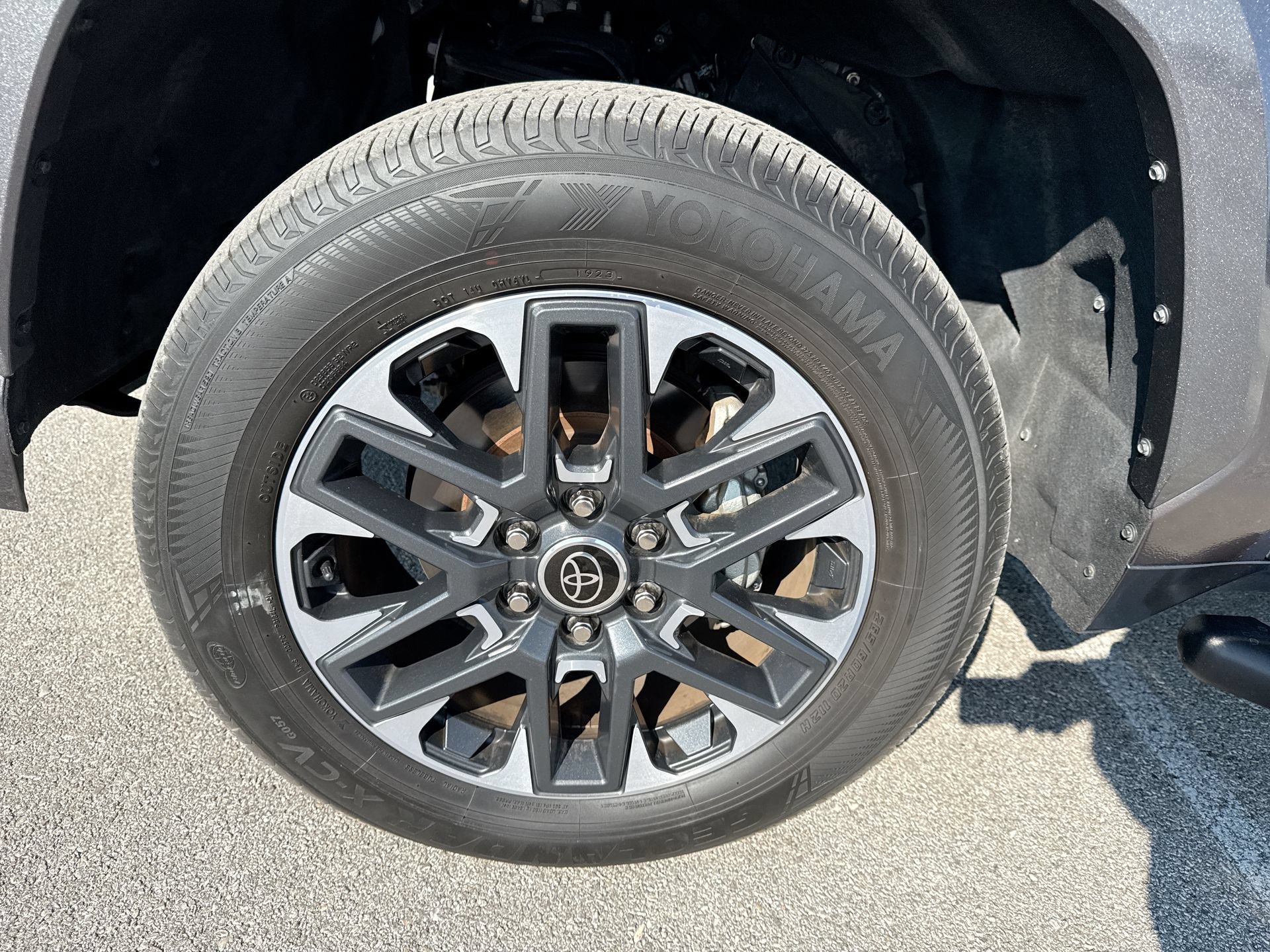 Used 2023 Toyota Tundra Limited w/ Power Package AWD/4WD image 18