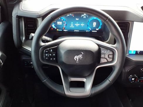 Certified 2025 Ford Bronco Outer Banks w/ Sasquatch Package AWD/4WD image 12