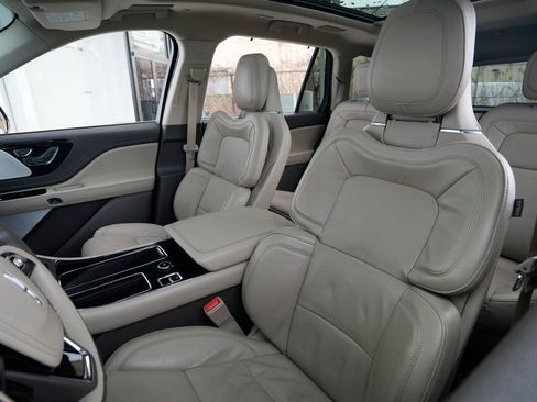 Used 2023 Lincoln Aviator Reserve w/ Equipment Group 201A image 17