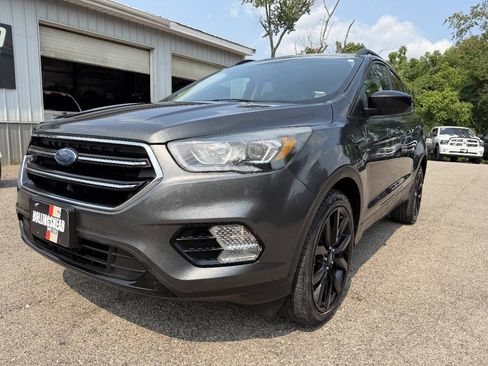 Used 2017 Ford Escape SE w/ SE Sport Appearance Package FWD image 9