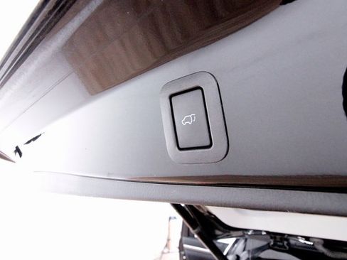 Used 2017 Toyota Highlander Limited image 40