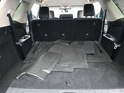 Used 2023 Nissan Pathfinder SL image 28